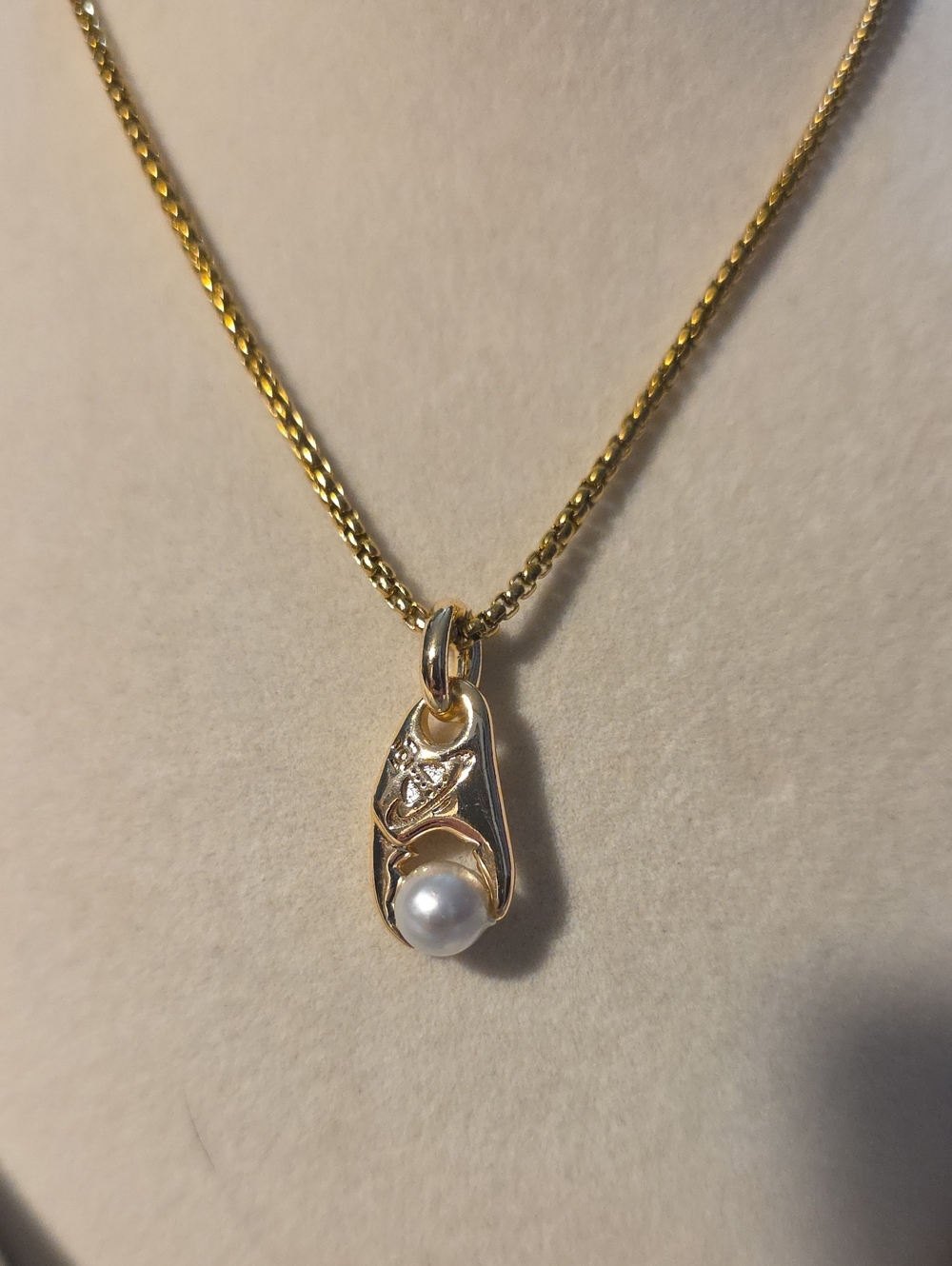 Gold Madoma Pearl Pendant Necklace - Elegant Women's Jewelry